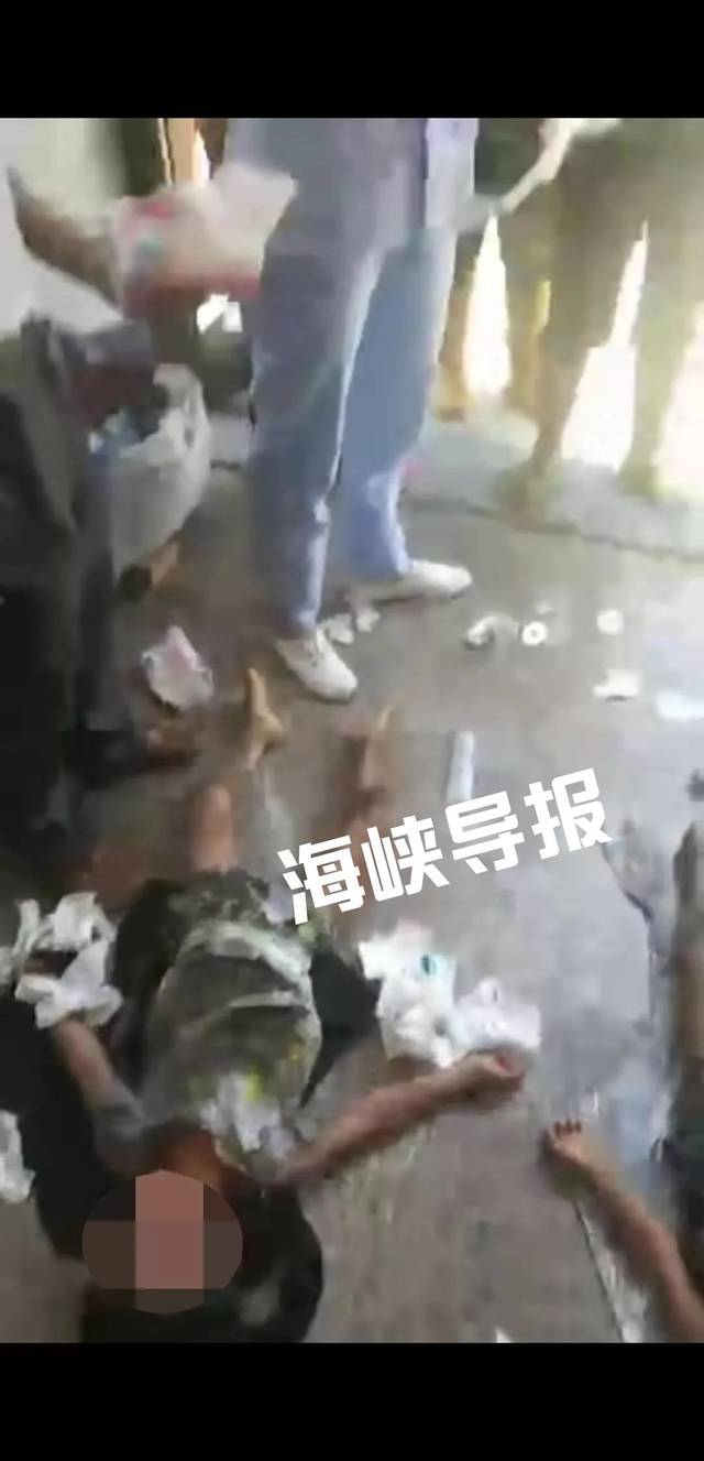 捷克街头古堡海报