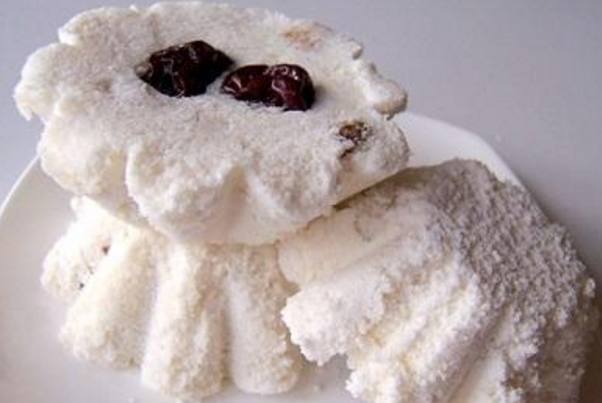 帅哥困困狗 可能正眯着眼睛打哈欠海报