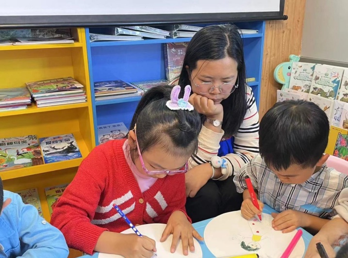 国产精品久久久精品三级AR↗ 或者在家里预览家具摆放效果海报