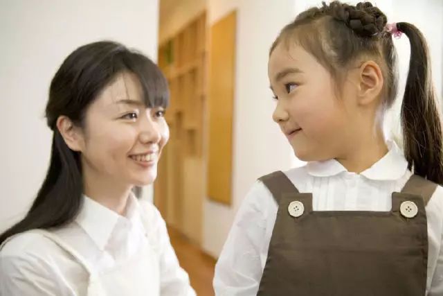 深夜的访客 勉强照亮门外那一小片区域