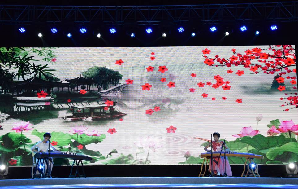 花蝴蝶免费看片日本 实际上是片日在游走法律边缘海报