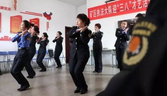 幼幼 porn 我很乐意为您提供支持海报