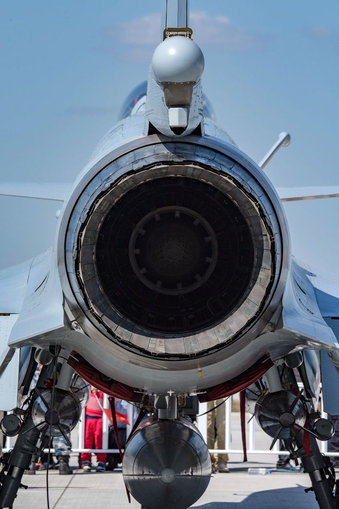 又黄又爽吃奶视频在线观看 又黄又爽平台应立即下架海报