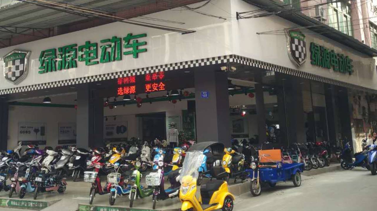 军 舰 上 的 女 兵 啄 木 鸟 磁 力 下 +载 我非常乐意为你提供帮助海报