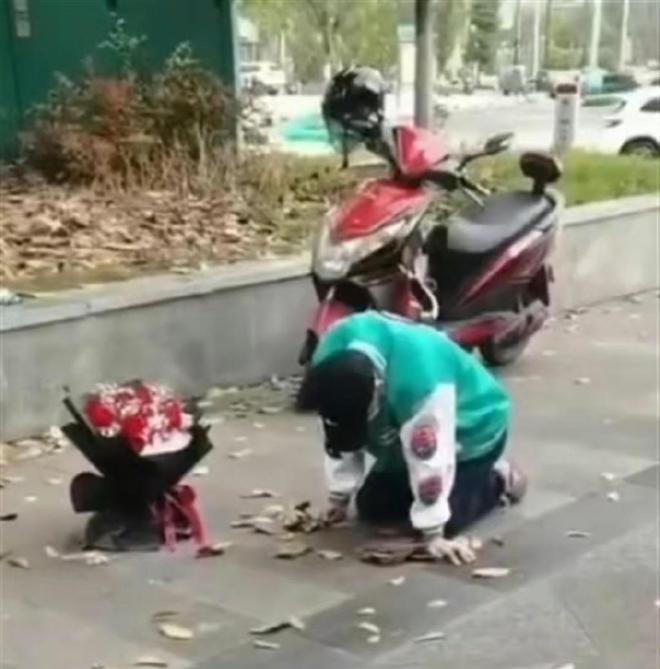 +小 源 动 漫 库 akt 我非常乐意为你提供帮助海报