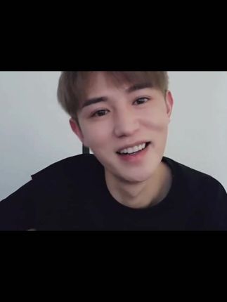 99久久就热视频精品草 让寻找精品变得更加便捷海报