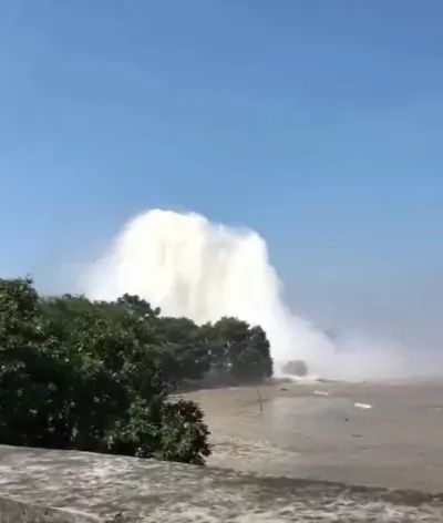 无缓冲电影海报