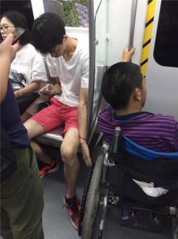 原画电影 “原画”指的是关键帧画面海报