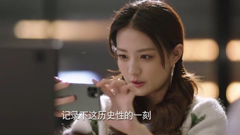 玖玖黄色 我很乐意为你提供帮助海报