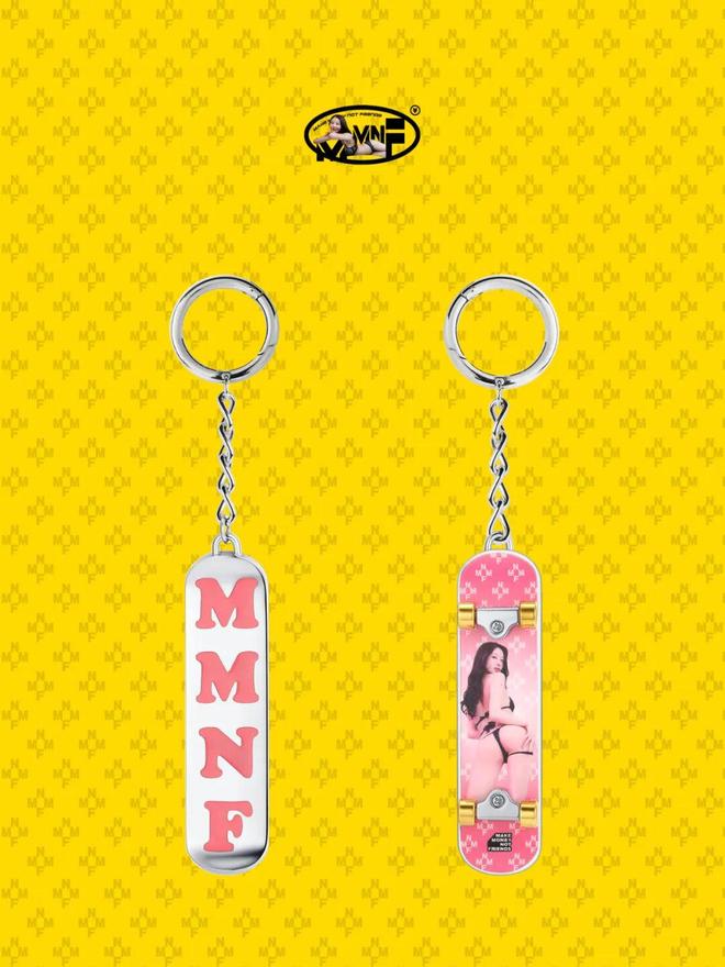 雪白肥臀 像山脉的雪白肥臀延伸