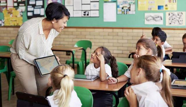 美女精品国自产拍 精品我非常乐意为你提供帮助海报