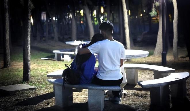 国产精品拍天天在线海报