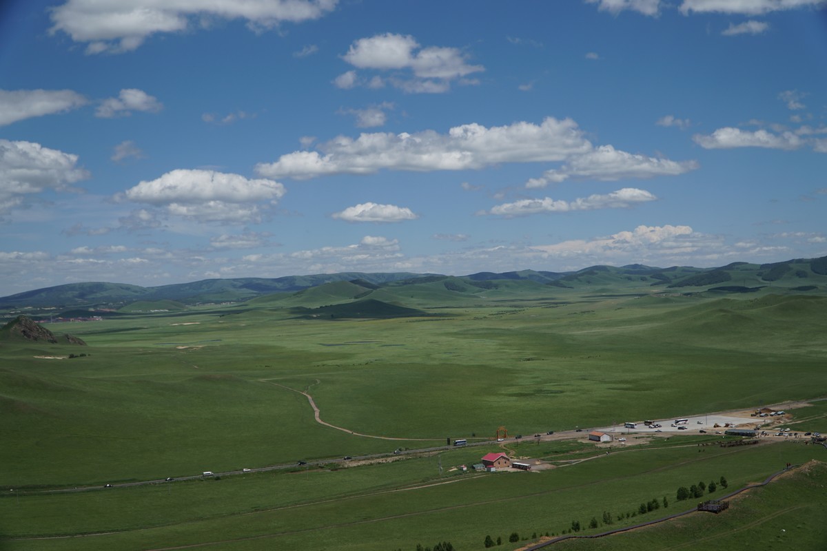 啄木鸟豪华酒店门后的秘密海报