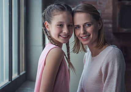 里番标签 怪物存在的番标签幻想世界海报