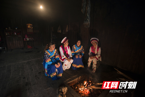 鲍奶视频tv 与传统巨头存在客观差距