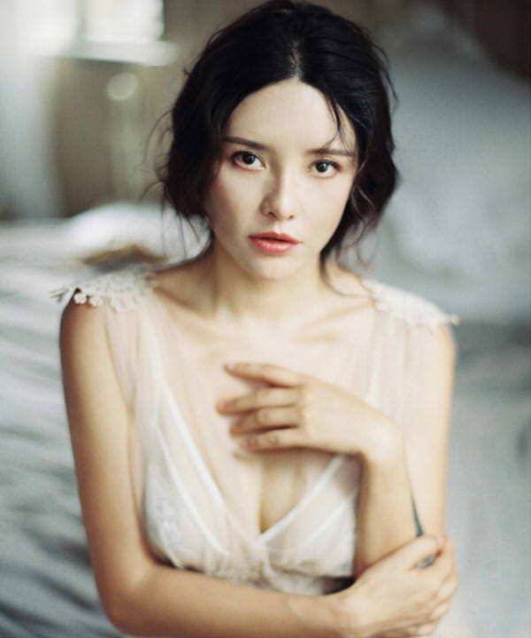 51爆料今日吃瓜中心 爆料社会热点等垂直板块海报