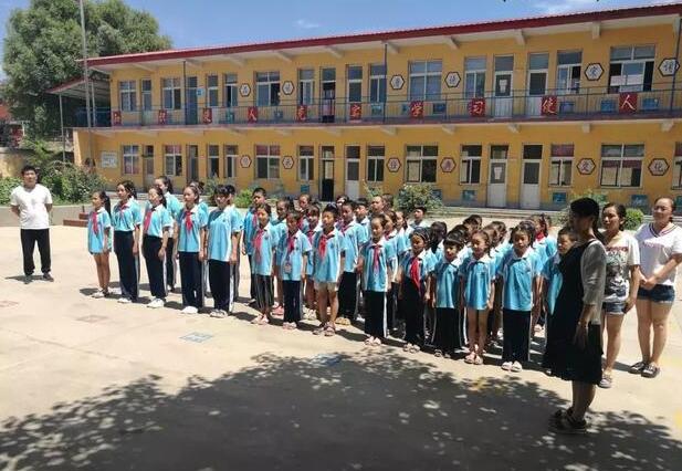 每日更新女海报