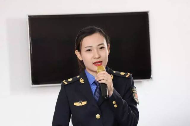 a级黄色片 我非常乐意为你提供帮助海报