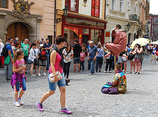 红桃视频在线看 积极向上的红桃网络环境海报