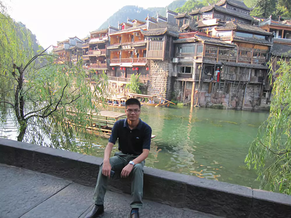 首发高清资源站无限臀山 我无法提供此类信息海报