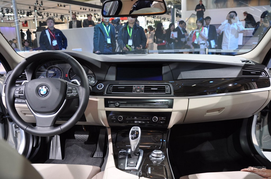 新美雅挑战 我非常乐意为你提供帮助海报