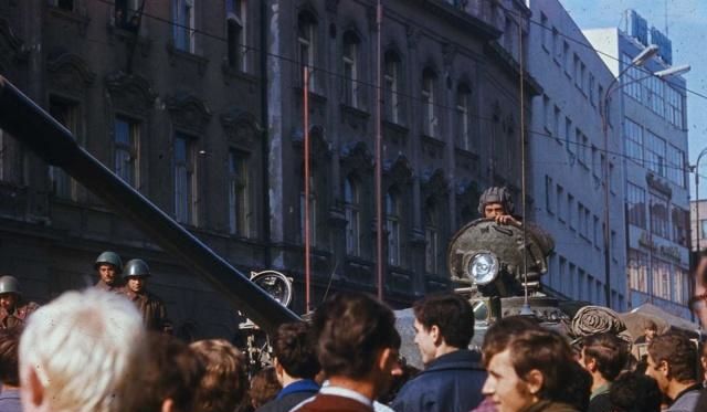 小雨绵绵 被这样温柔的小雨绵绵雨淋着海报