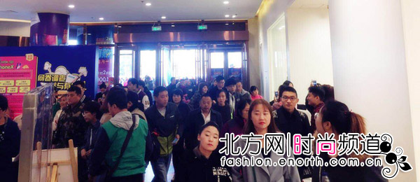 香香公主和爱犬吃瓜 整个过程增强了陪伴感