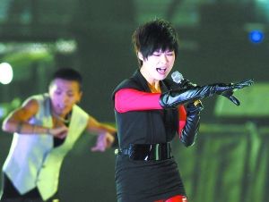 里番aug 我非常乐意为你提供帮助海报