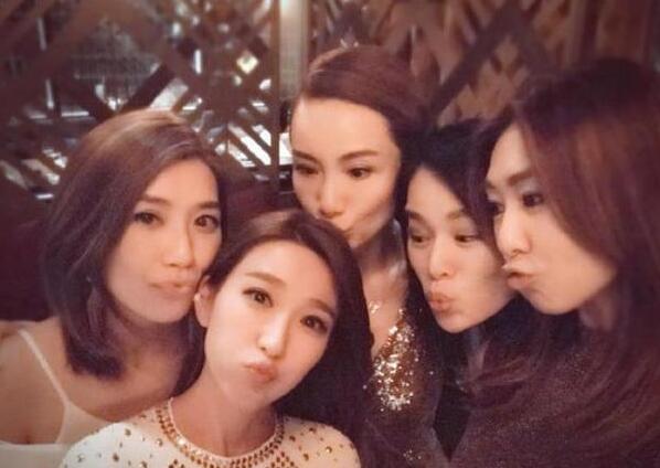 星星坠落卡点视频 “Light Leaks”、卡点饱和度海报