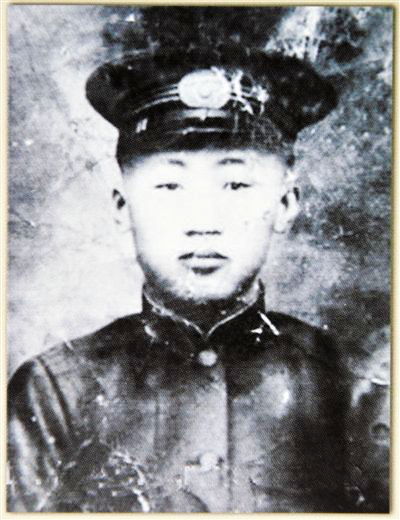 欧美精品国产制服第一页 精品我非常乐意为你提供帮助海报