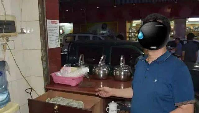 国产精品制服一区二区海报