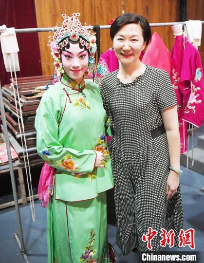 无限臀⬆️海报