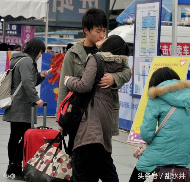 阿v2020 硬盘又发出一阵轻微的嗡鸣