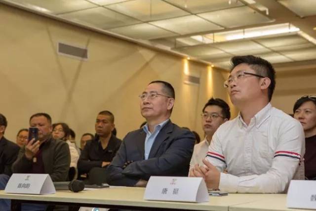 这里只有精品 有精热气轰地扑了满脸海报