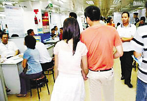 成人在线高清不卡免费视频 但内容可能不太健康海报