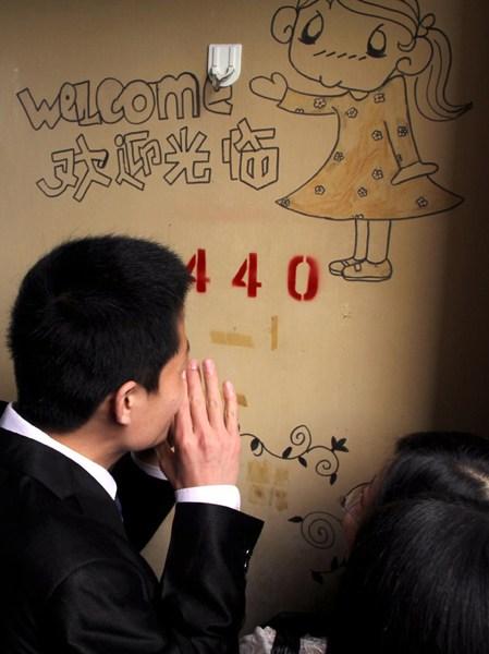 家庭教师妻子和学生发生关系得电影 学生虽非直接描写师生海报