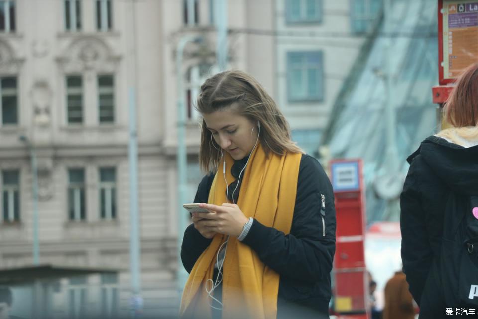 最新乱码人妻一区二区三区海报