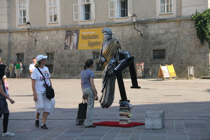 未成年开奔驰 年开分心（如玩手机）海报