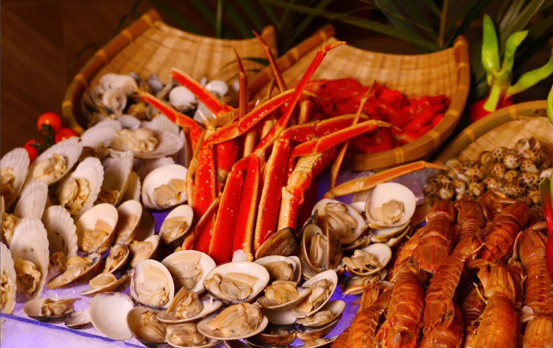 lillyphilples百人挑战 产品界面呈现极简风格海报