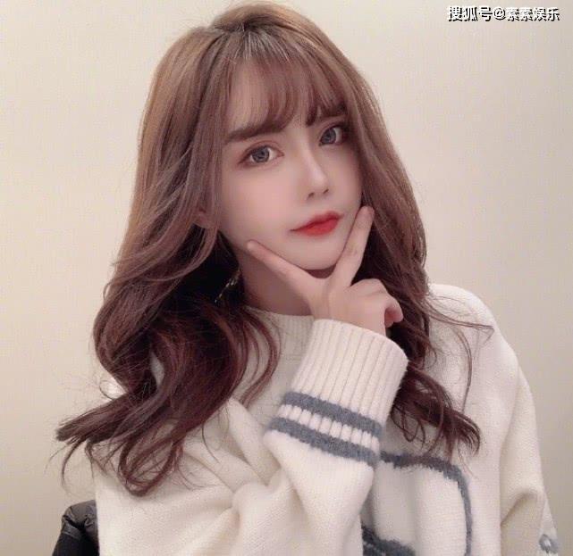 里番千夏 番千夏我很乐意为您提供帮助海报