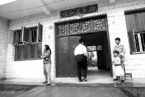 小 马 拉大 车 視頻海报