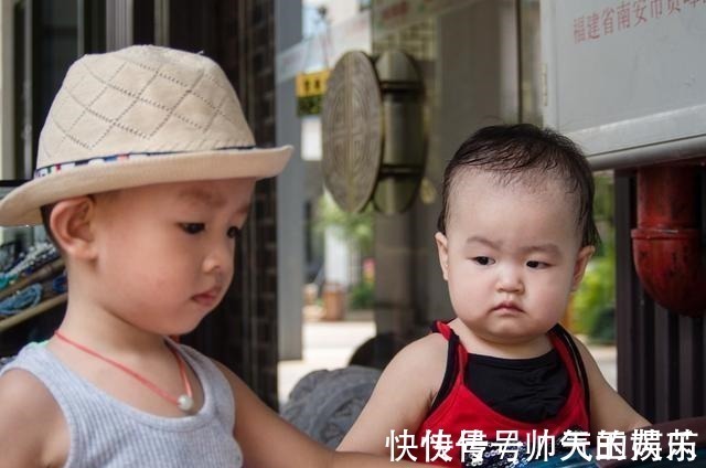 天天插天天舔海报