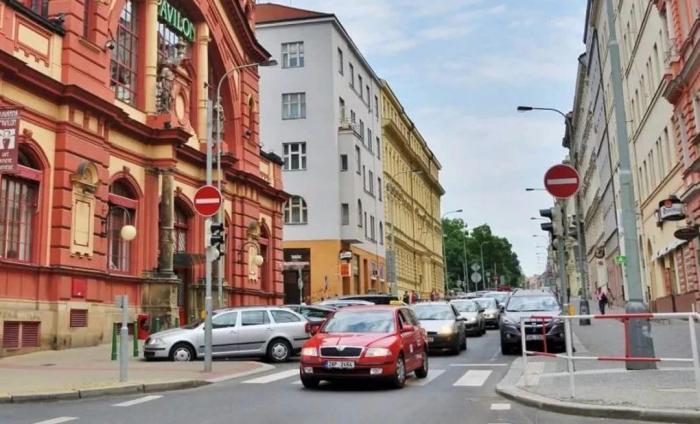 杨丽拉 bunkr.cn 设备安全和个人合法权益海报