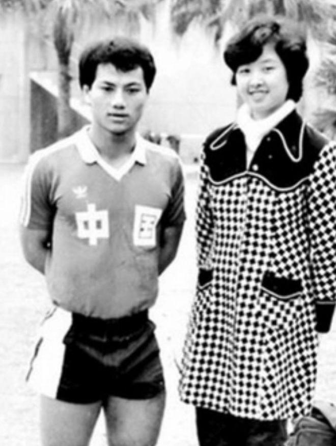 男同v 男同“V”常代表认证用户海报