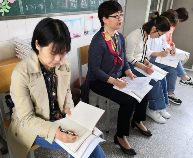 双女任务啄木鸟 我可以帮你更准确地解读