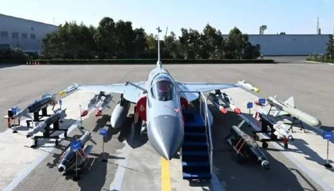 犬九最新视频 我非常乐意为你提供帮助海报