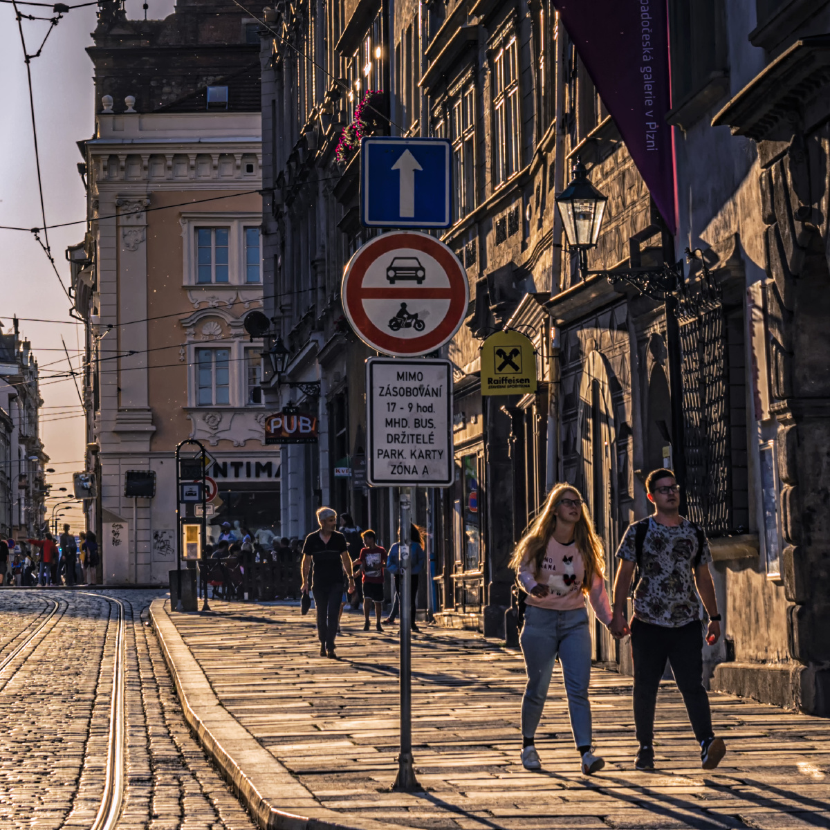 桥本香菜和台北娜娜 两者皆在细分赛道展现出潜力海报