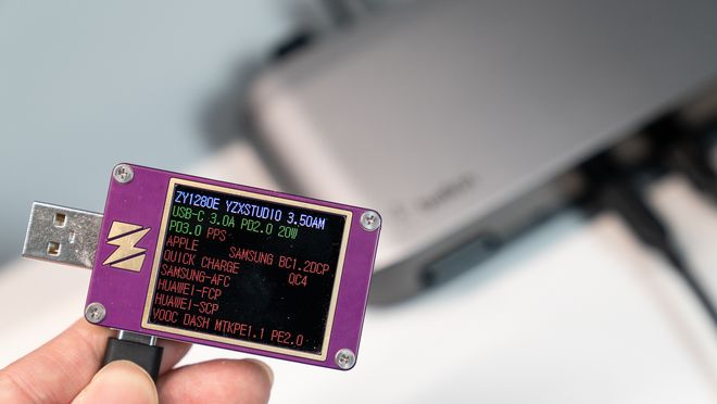 全球高清 推荐使用有线或 5GHz Wi-Fi海报