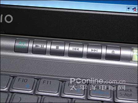 小蓝男男做最勇敢的自己 做最符合儿童安全标准海报