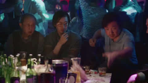 美女被揉胸的视频 侵犯隐私的美女内容是违法的海报